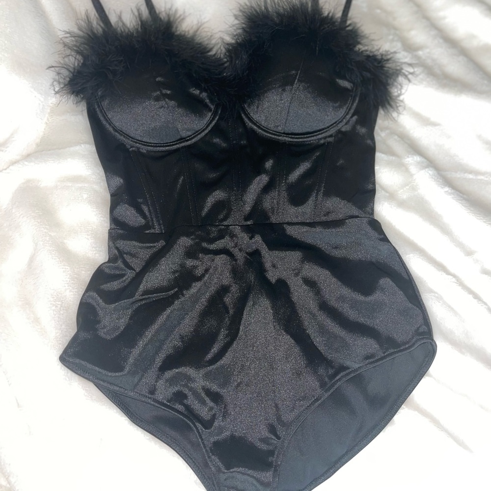 Windsor bodysuit size medium